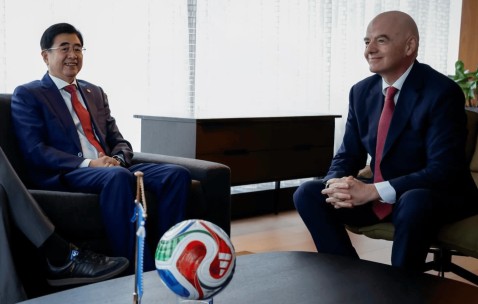FIFA秘书长已抵京+温格陪同！已与足协主席见面 全力劝说央视签字