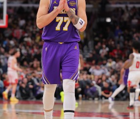 kaiyun-媒体人：东契奇嘻嘻哈哈拿下46+7+11 得分这件事对他实在太容易了