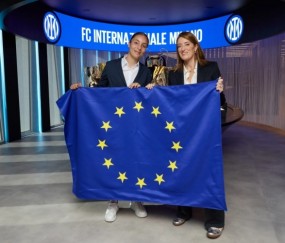 云开体育官网-国米官方晒照，欧洲议会议长梅措拉造访国米俱乐部总部